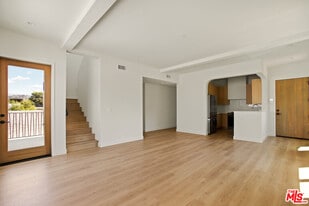 2671 Benedict St in Los Angeles, CA - Building Photo