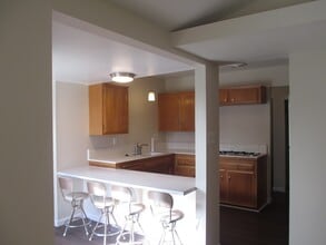 1100 N Gardenia St in Lompoc, CA - Building Photo - Building Photo