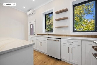 933 Greene Ave in Brooklyn, NY - Building Photo - Building Photo