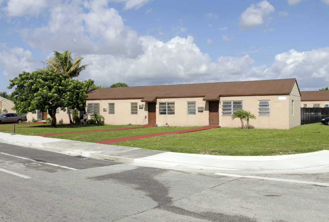 Opa Locka Apartments in Opa Locka, FL - Foto de edificio