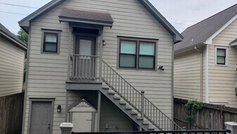 1345 Heights Blvd, Unit B in Houston, TX - Building Photo