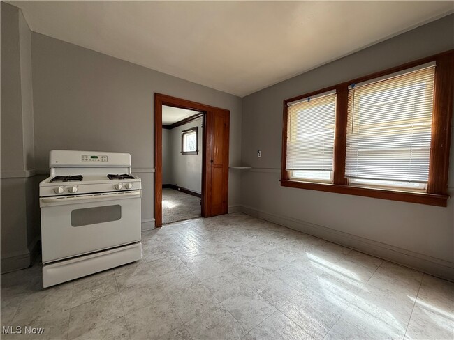 property at 4024 E 143rd St