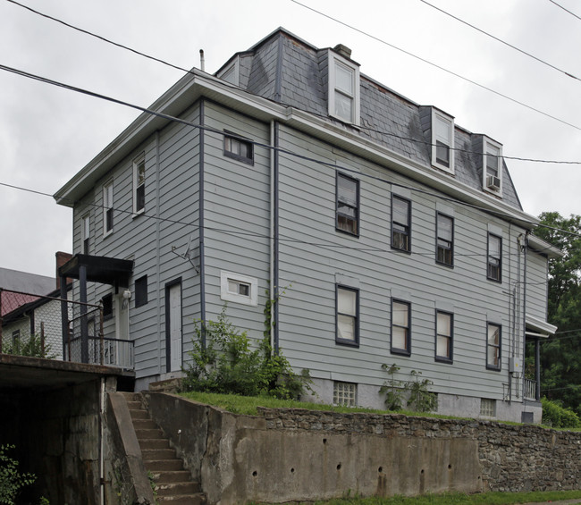 2043-2045 Hewitt Ave in Cincinnati, OH - Foto de edificio - Building Photo