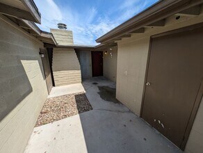 1956 Golden Arrow Dr in Las Vegas, NV - Building Photo - Building Photo