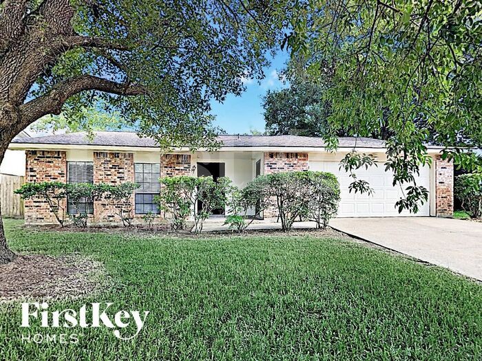 3811 Broken Elm Dr in Spring, TX - Foto de edificio