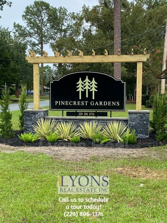1016 S Gordon Ave in Adel, GA - Building Photo