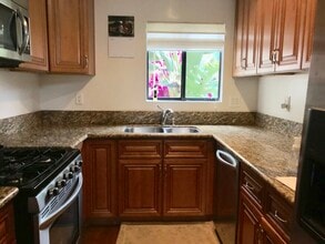 4255 Las Virgenes Rd, Unit 2 in Calabasas, CA - Foto de edificio - Building Photo