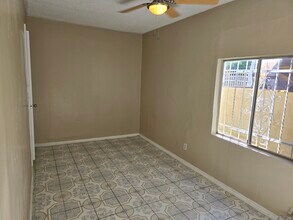 336 W 41st St, Unit 336 in Los Angeles, CA - Foto de edificio - Building Photo