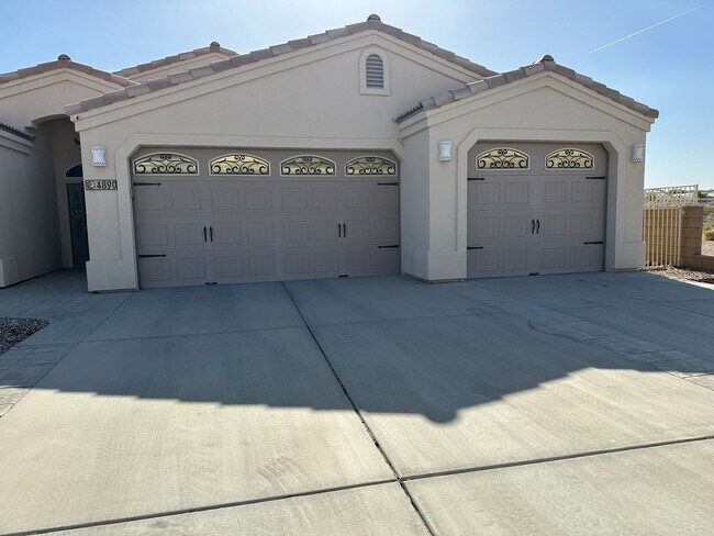 property at 4890 Mesa Verde Dr