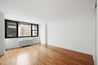 162 Chambers St, Unit 3 in New York, NY - Building Photo - Building Photo