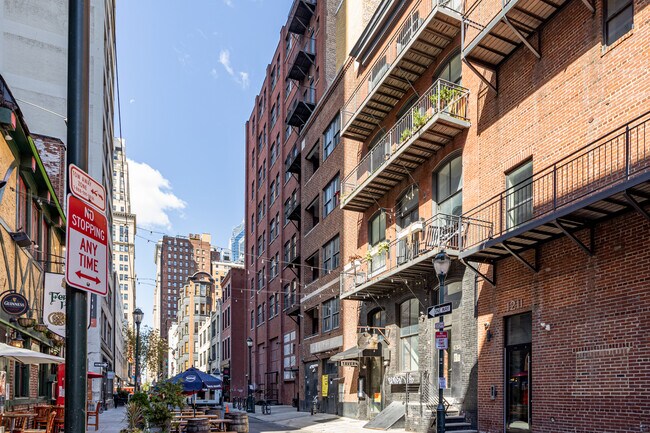 1215 Sansom St in Philadelphia, PA - Building Photo - Building Photo