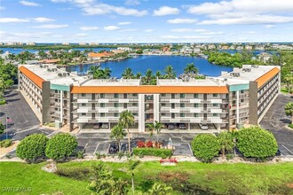 226 3rd St in Bonita Springs, FL - Foto de edificio - Building Photo