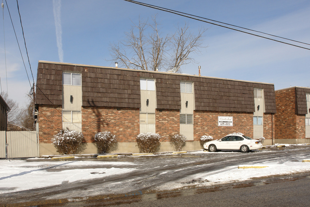 Linderhof Apartments in Louisville, KY - Building Photo