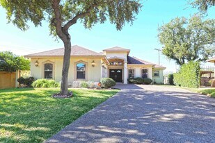 103 Yellowstone Lake Dr in Laredo, TX - Building Photo