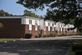 Sandy Lane Apartments in Warwick, RI - Building Photo - Building Photo