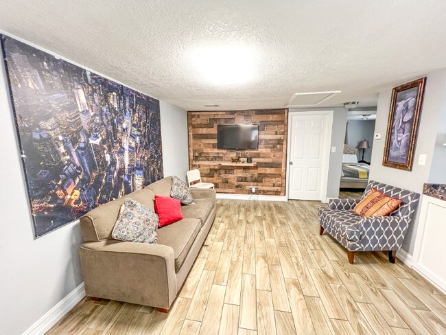 916 E M.L.K. Jr Blvd, Unit APT 2 in Tampa, FL - Building Photo - Building Photo