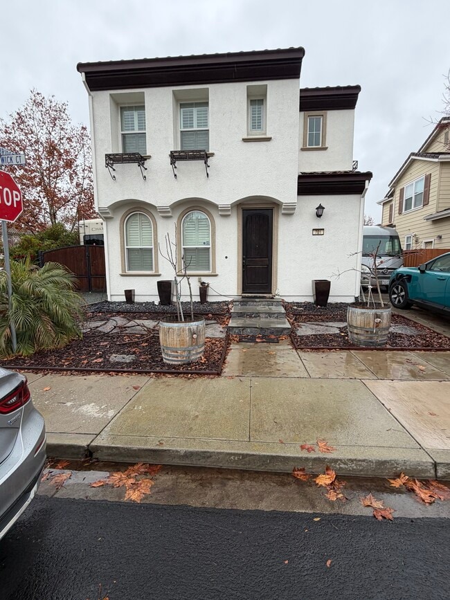 property at 701 Prestwick Ct