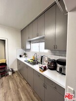 1225 Normandie Ave in Los Angeles, CA - Building Photo