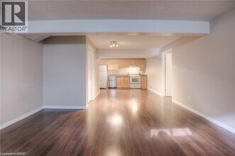 8 Melran Dr in Cambridge, ON - Building Photo - Building Photo
