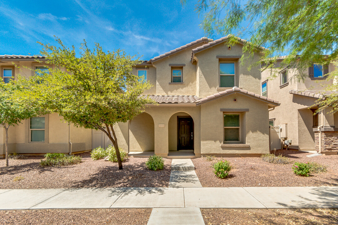 895 S Pheasant Dr in Gilbert, AZ - Building Photo