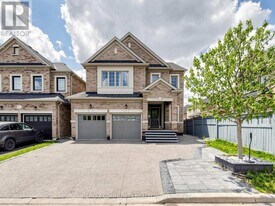 5 Mugford Cres in Brampton, ON - Building Photo
