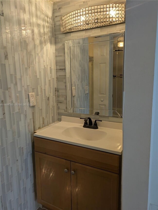 2401 NW 56th Ave in Lauderhill, FL - Building Photo - Building Photo