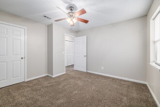 Fullwood Pointe in Tifton, GA - Building Photo - Interior Photo