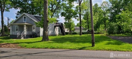 111 Demorest Ave in Woodbridge Township, NJ - Building Photo - Building Photo