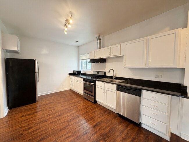 5833 W Irving Park Rd in Chicago, IL - Building Photo - Building Photo