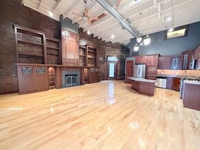 318 N Main St in Bloomington, IL - Building Photo - Building Photo