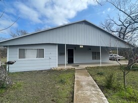1001 S Boundary St in Burnet, TX - Building Photo