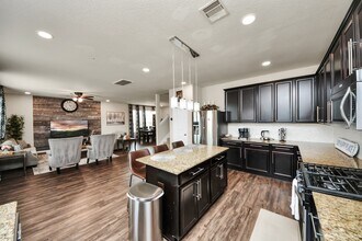 15806 Winter Cypress Wy in Cypress, TX - Foto de edificio - Building Photo