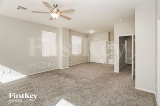 8049 Rock Port Cir in Las Vegas, NV - Building Photo - Building Photo