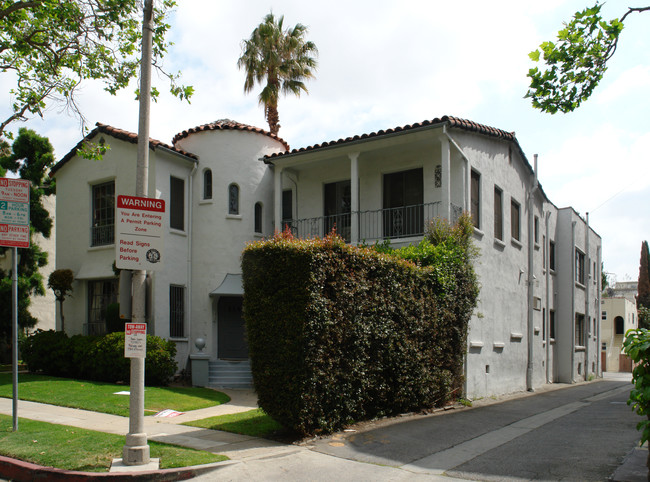 114 N Almont Dr in Beverly Hills, CA - Building Photo - Building Photo