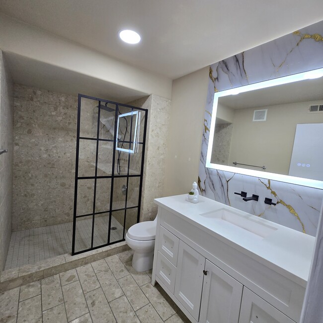 3455 Erva St, Unit Lux Condo in Las Vegas, NV - Building Photo - Building Photo