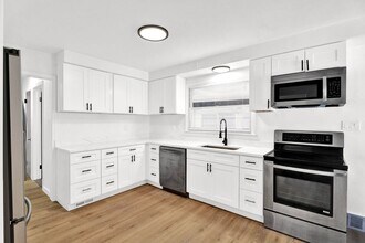 2580 Walnut Lake Rd in West Bloomfield Township, MI - Building Photo - Building Photo