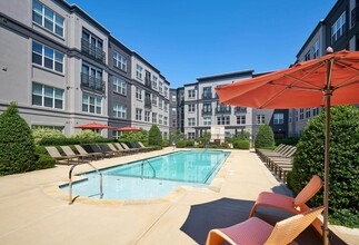 Domain College Park in College Park, MD - Foto de edificio - Building Photo