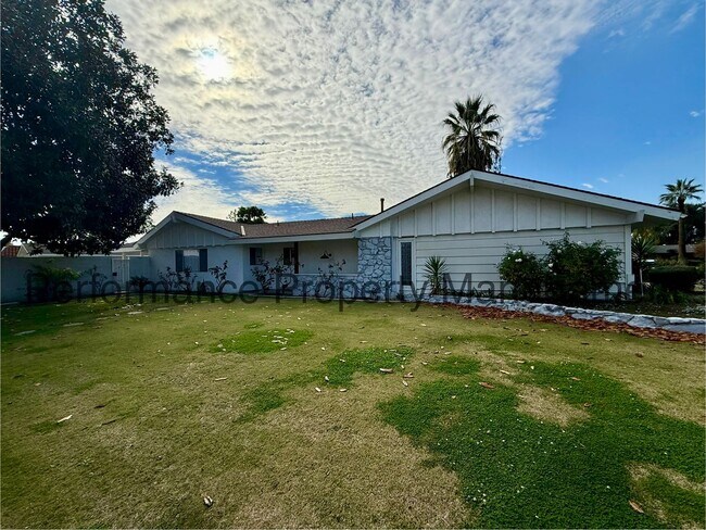 6001 Hesketh Dr in Bakersfield, CA - Building Photo - Building Photo