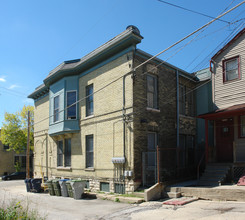 224 W Vine St in Milwaukee, WI - Building Photo - Building Photo