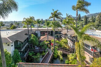 Villa Del Lago in Oakland, CA - Building Photo - Building Photo