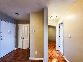 306 Paterson Ave in East Rutherford, NJ - Building Photo - Building Photo