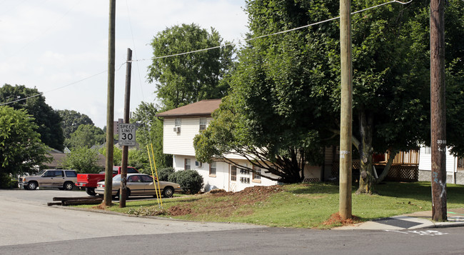 1620 Washington Pike in Knoxville, TN - Foto de edificio - Building Photo