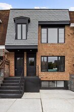 Exquisite 3 BR 3.5 BA Home with Private Pa in Brooklyn, NY - Foto de edificio - Building Photo