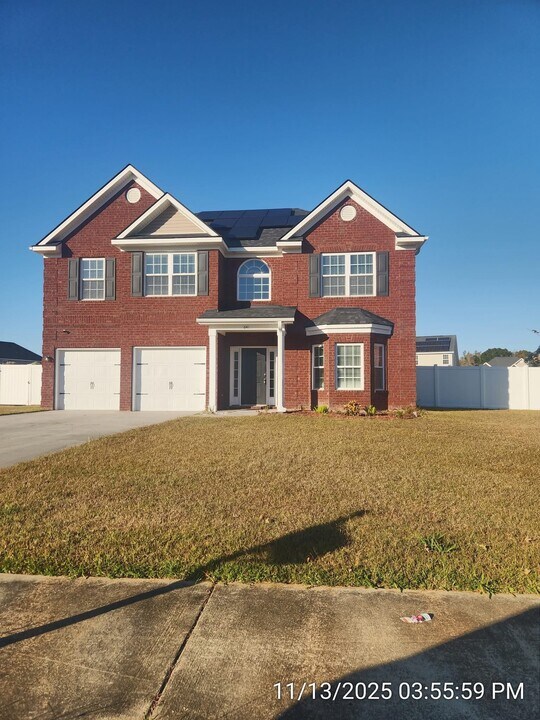 641 Red Oak Ln in Hinesville, GA - Building Photo