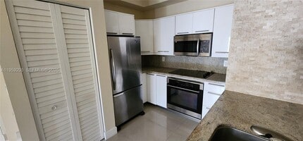 7360 NW 114th Ave in Doral, FL - Building Photo - Building Photo