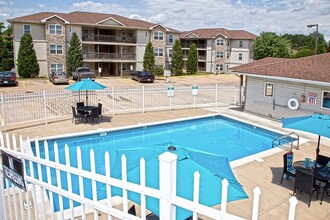 Cedar Creek Crossing Apartments in Quincy, IL - Building Photo - Building Photo