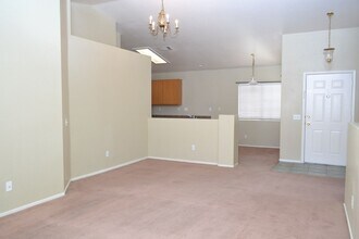 422 Mindoro Ave in North Las Vegas, NV - Building Photo - Building Photo