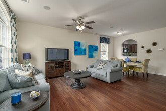 The Reserve at Catawba Creek in Gastonia, NC - Foto de edificio - Interior Photo