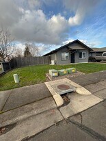 2703 Moraga Ave SE in Albany, OR - Building Photo