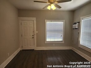 632 Rigsby Ave in San Antonio, TX - Building Photo - Building Photo